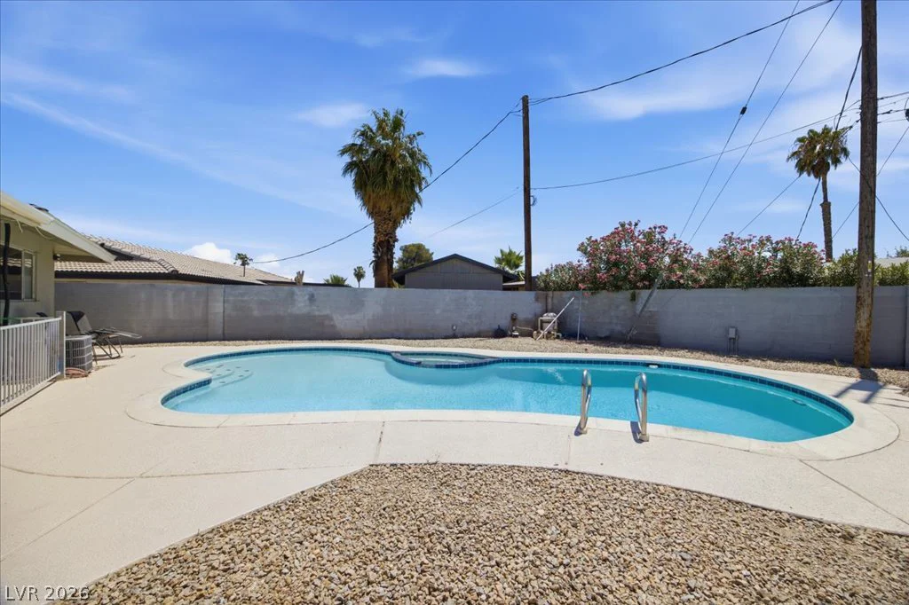 3605 Apache, Las Vegas, NV 89107