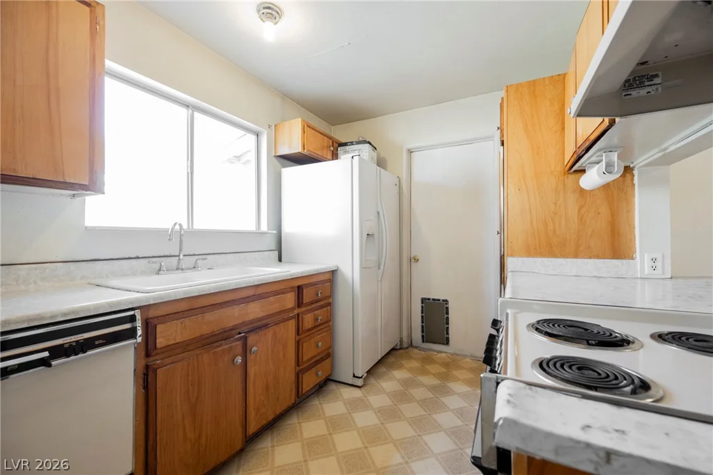 5820 Carmen, Las Vegas, NV 89108