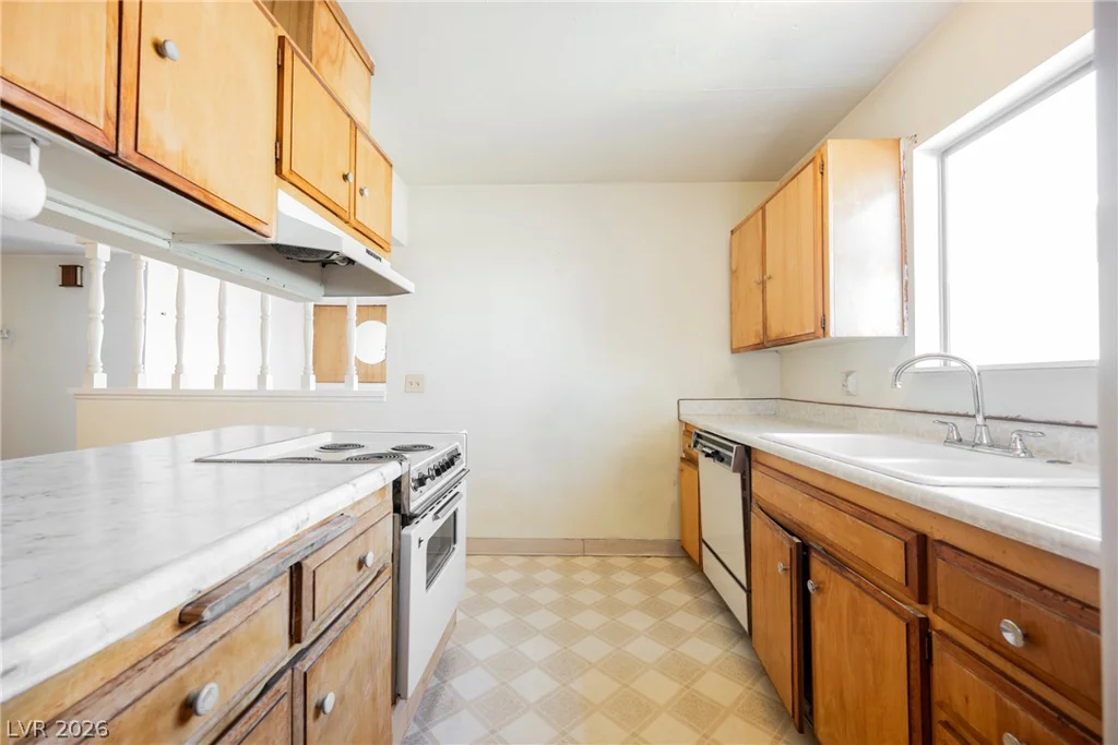 5820 Carmen, Las Vegas, NV 89108