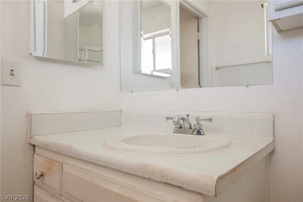 5820 Carmen, Las Vegas, NV 89108