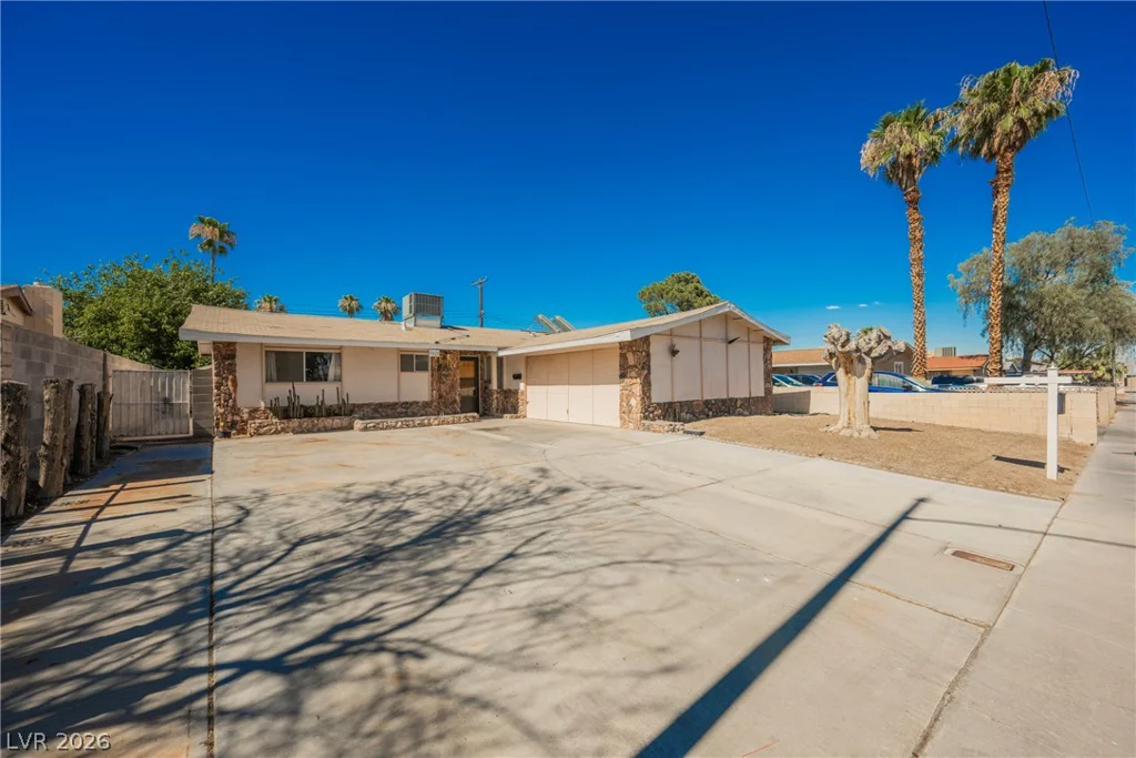 5820 Carmen, Las Vegas, NV 89108
