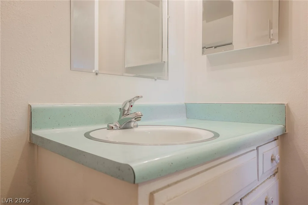 5820 Carmen, Las Vegas, NV 89108