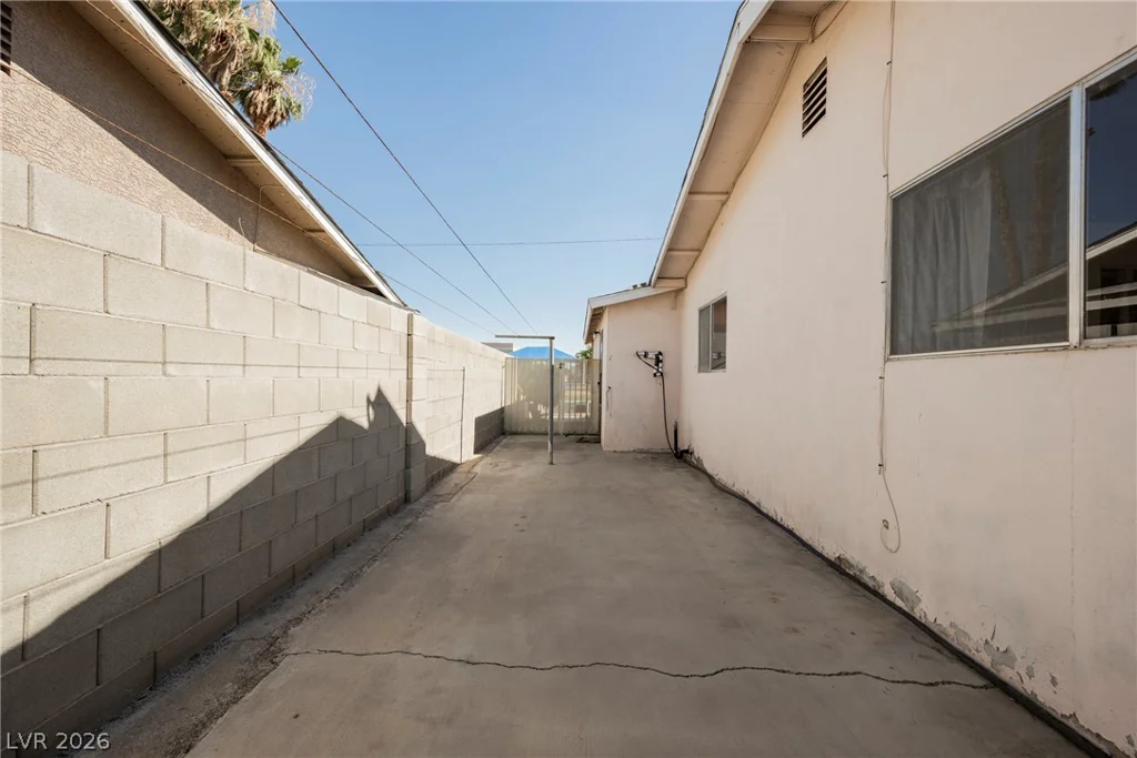 5820 Carmen, Las Vegas, NV 89108