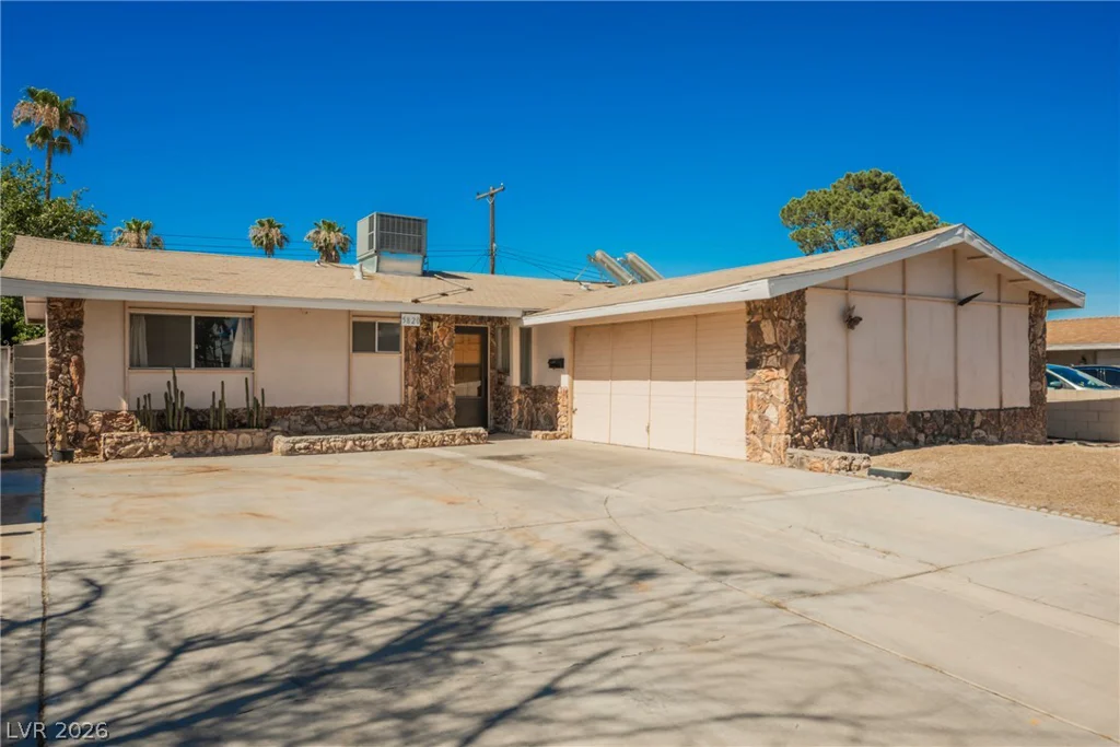 5820 Carmen, Las Vegas, NV 89108