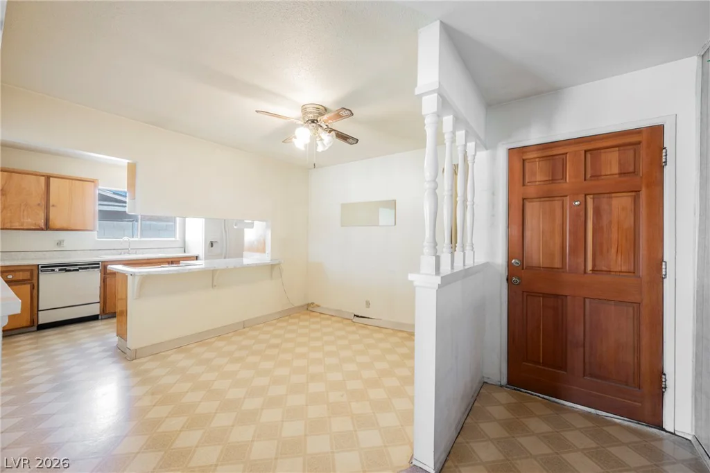 5820 Carmen, Las Vegas, NV 89108