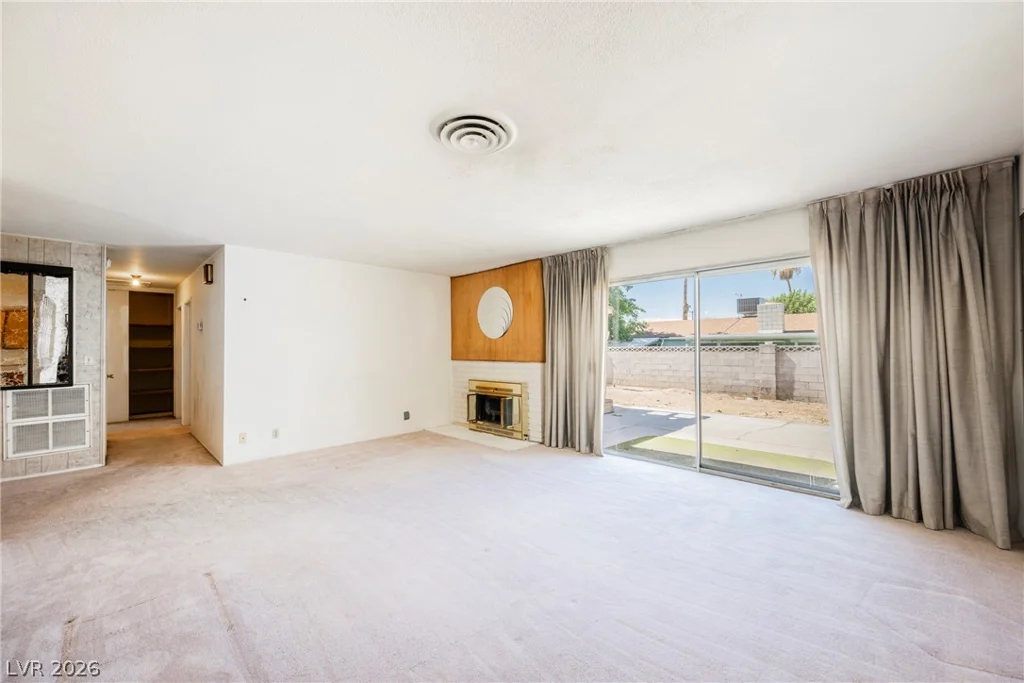 5820 Carmen, Las Vegas, NV 89108