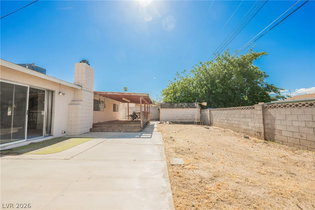 5820 Carmen, Las Vegas, NV 89108