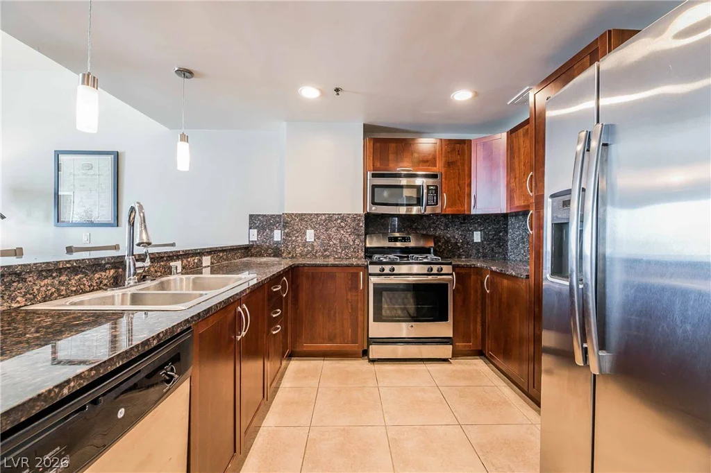 150 LAS VEGAS BLVD N, Las Vegas, NV 89101