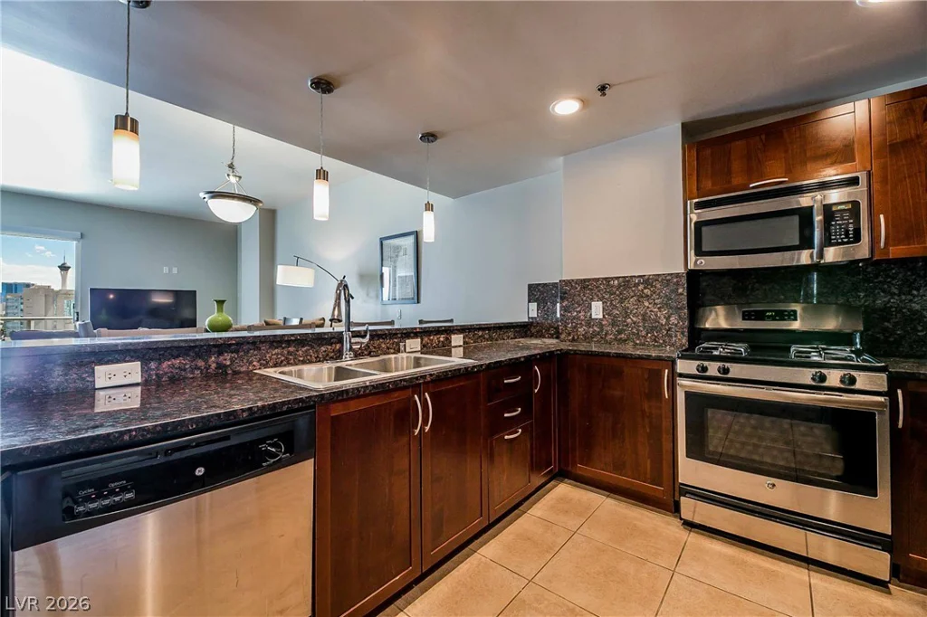 150 LAS VEGAS BLVD N, Las Vegas, NV 89101