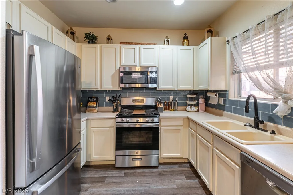 5448 Raccoon Valley, Las Vegas, NV 89122