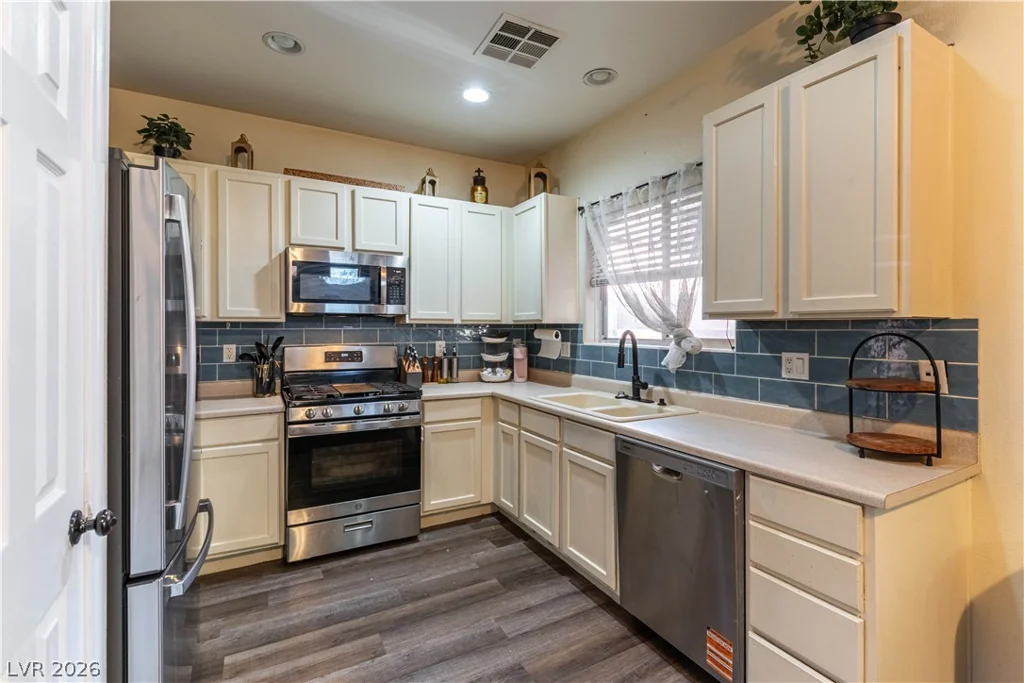 5448 Raccoon Valley, Las Vegas, NV 89122