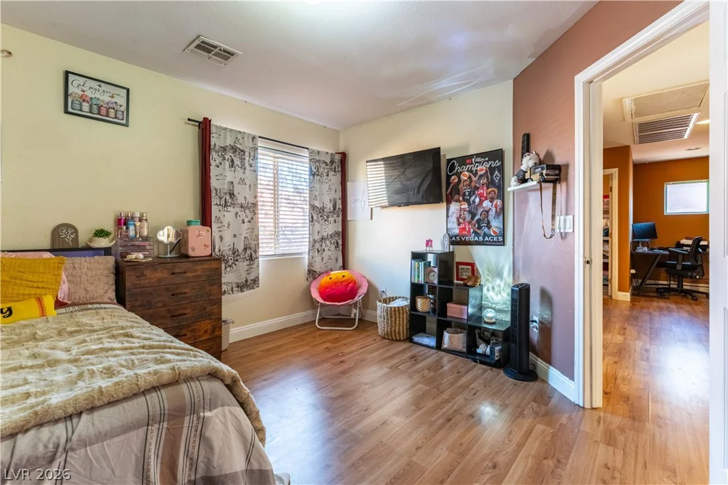 5448 Raccoon Valley, Las Vegas, NV 89122