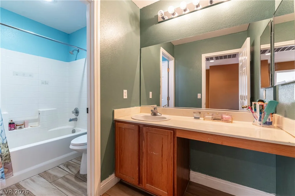 5448 Raccoon Valley, Las Vegas, NV 89122