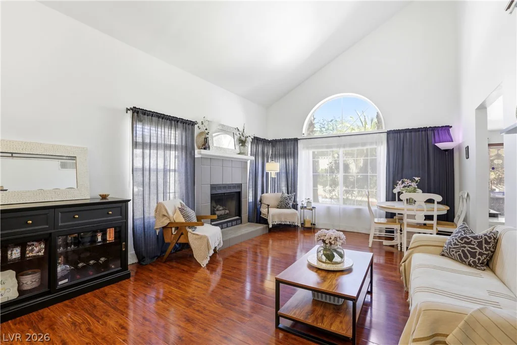 432 Capertino, Las Vegas, NV 89145