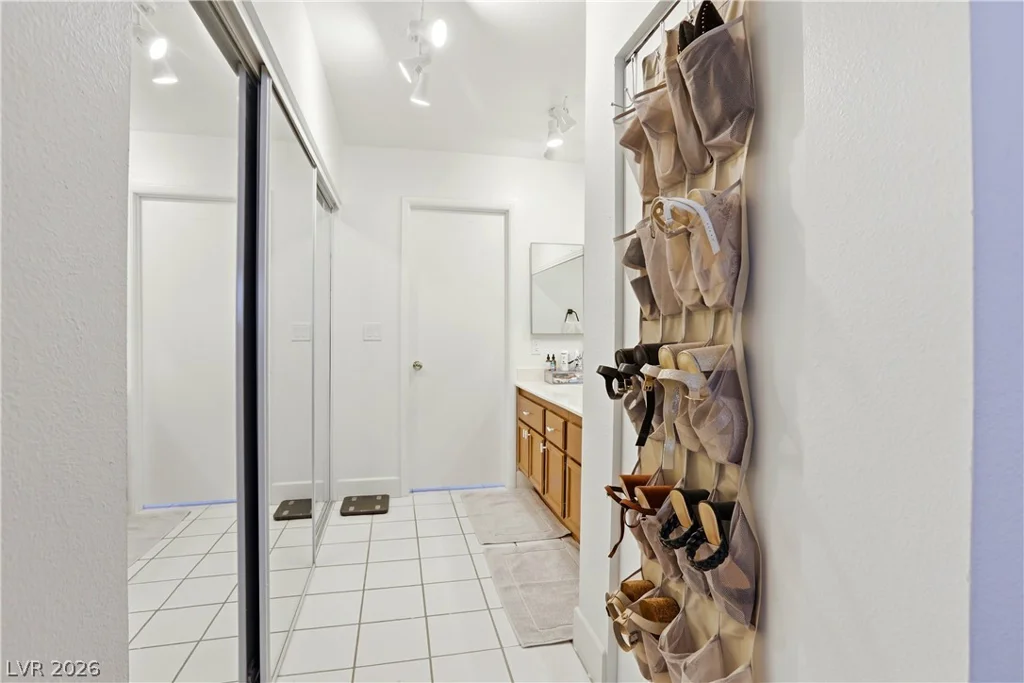 432 Capertino, Las Vegas, NV 89145