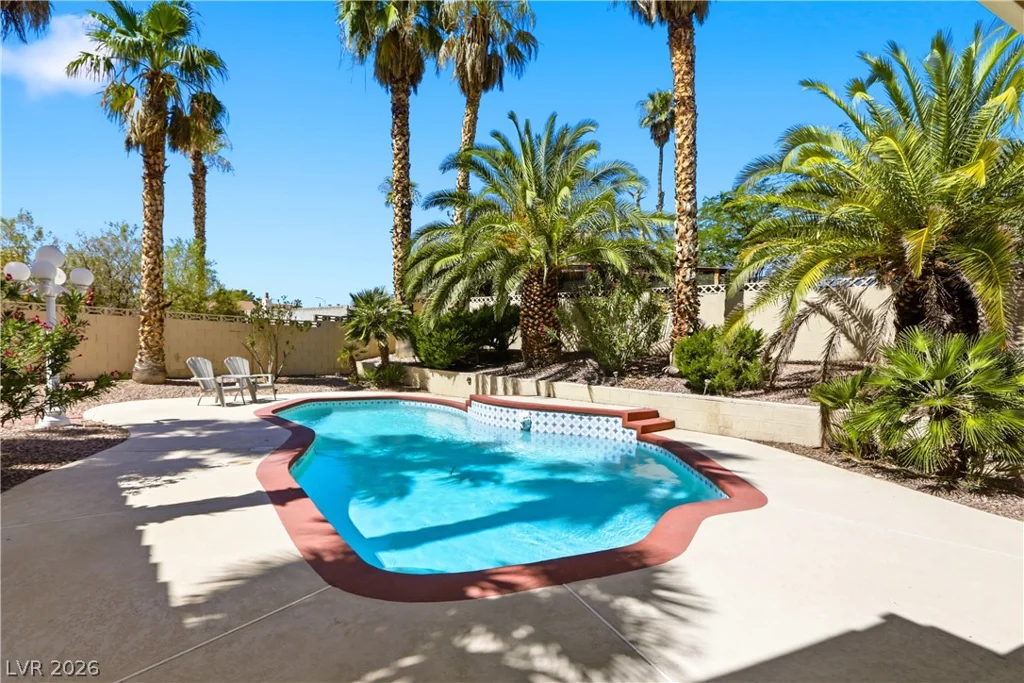 432 Capertino, Las Vegas, NV 89145