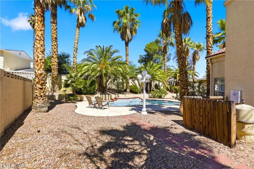 432 Capertino, Las Vegas, NV 89145