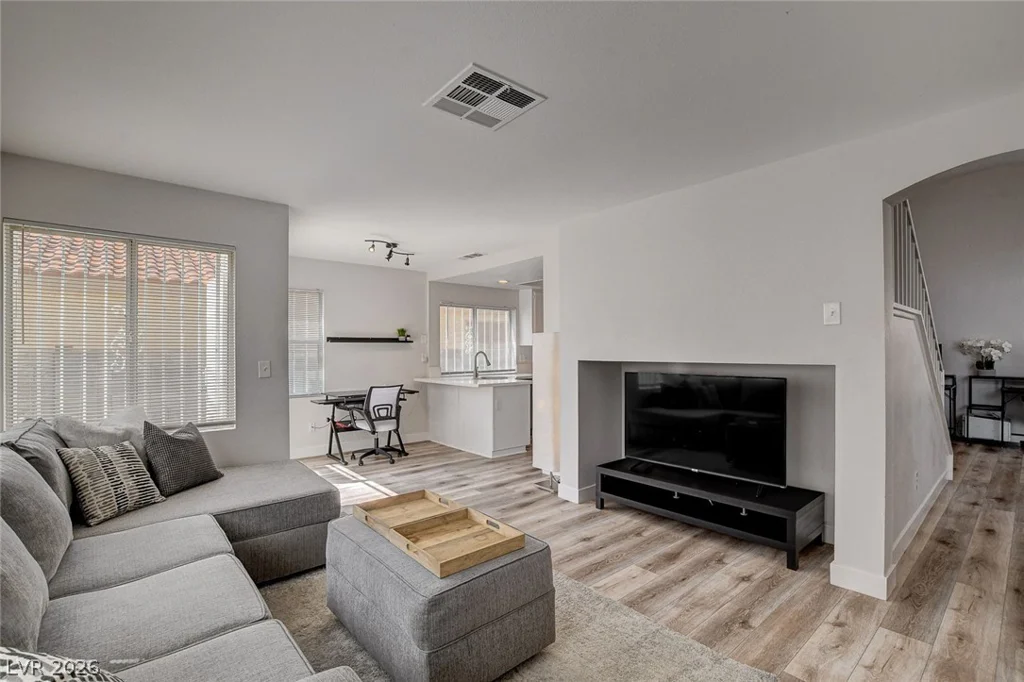 8626 Tiverton, Las Vegas, NV 89123
