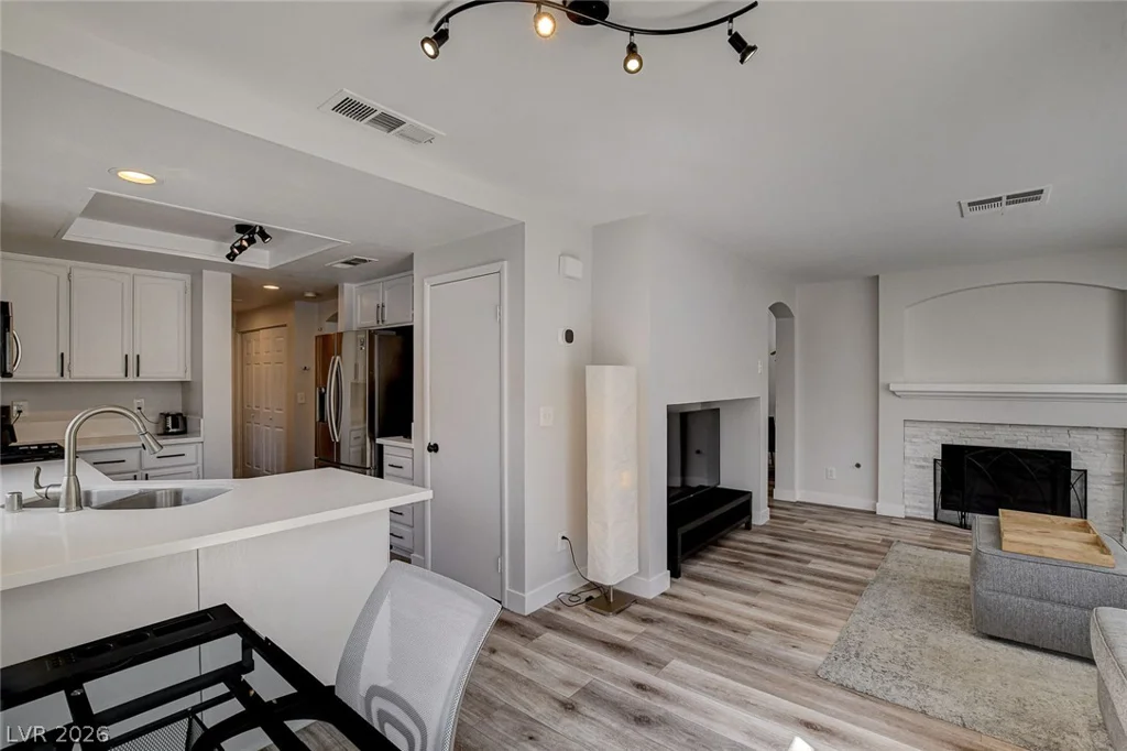 8626 Tiverton, Las Vegas, NV 89123