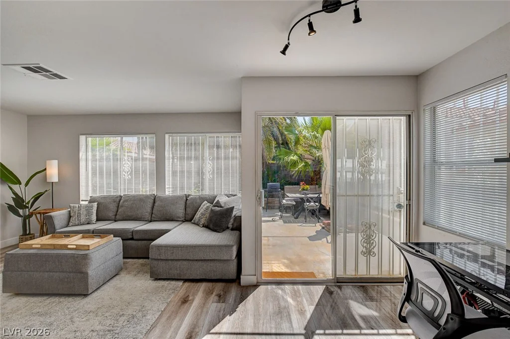 8626 Tiverton, Las Vegas, NV 89123