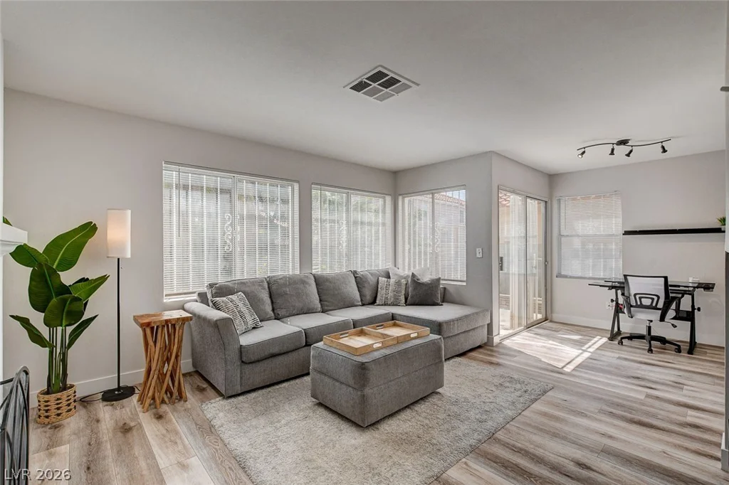 8626 Tiverton, Las Vegas, NV 89123