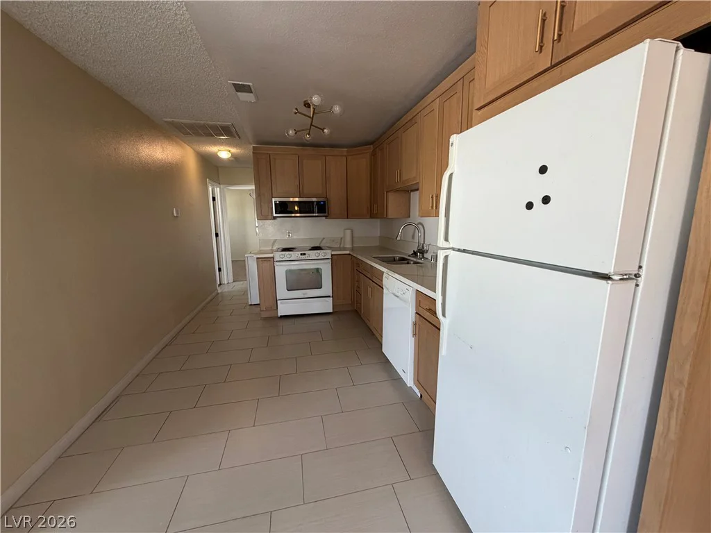 4734 Roberta, Las Vegas, NV 89119