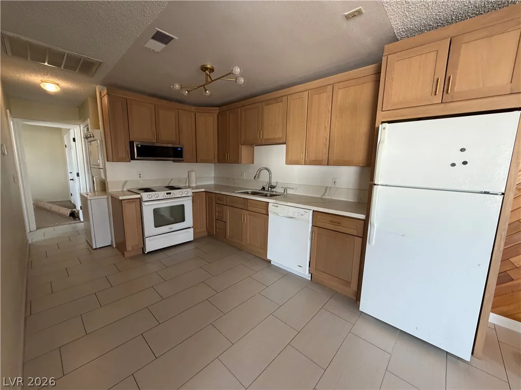 4734 Roberta, Las Vegas, NV 89119