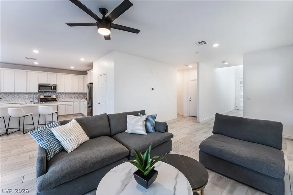 8866 Mountain Lion, Las Vegas, NV 89166