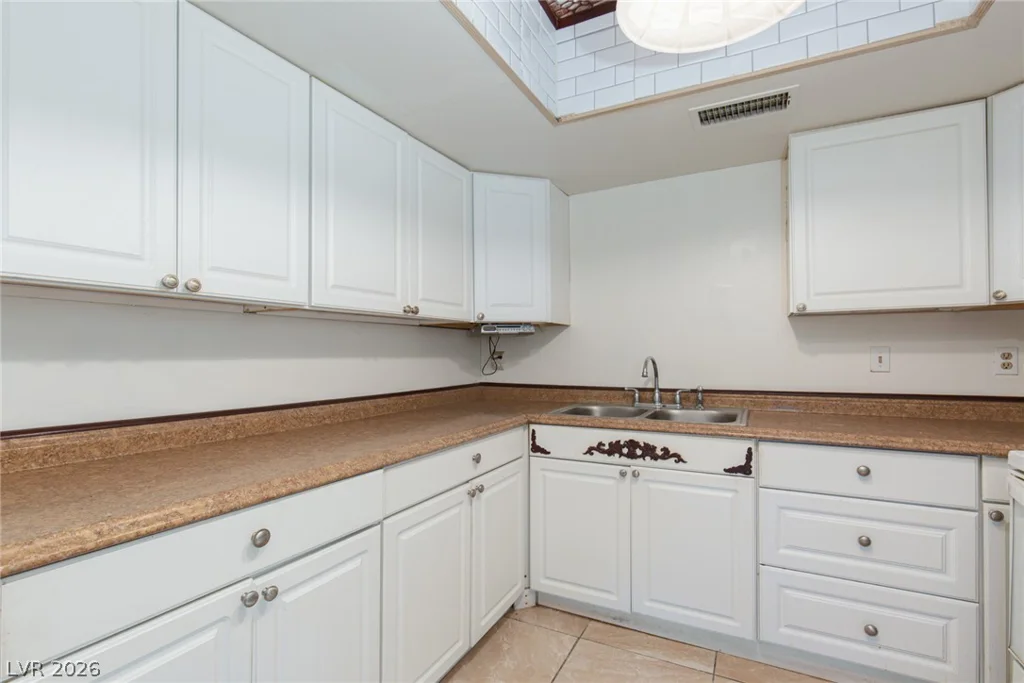 3525 Victory, Las Vegas, NV 89121