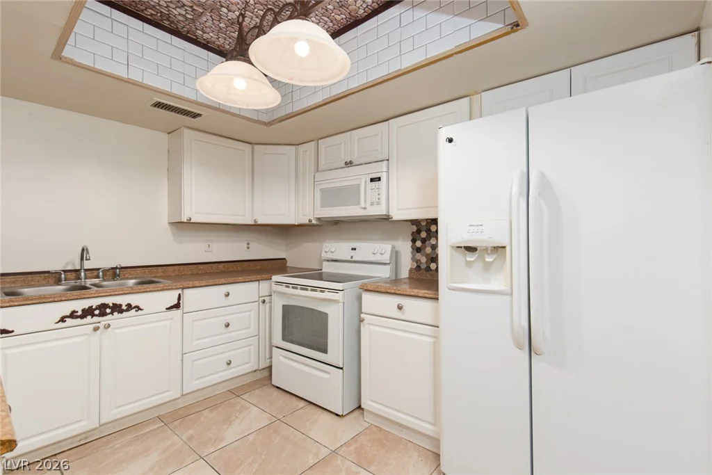 3525 Victory, Las Vegas, NV 89121