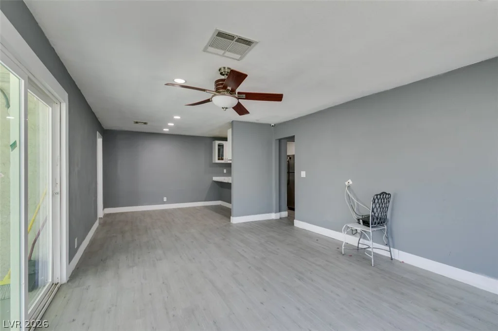 4562 Via San Rafael, Las Vegas, NV 89103