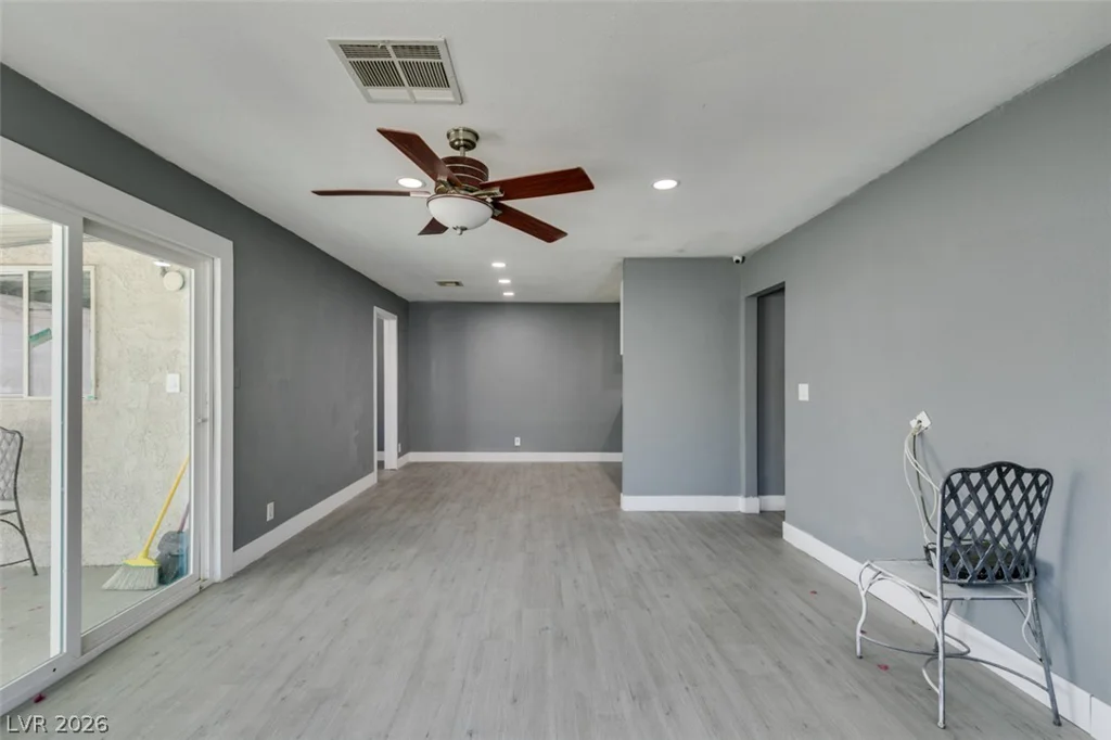 4562 Via San Rafael, Las Vegas, NV 89103