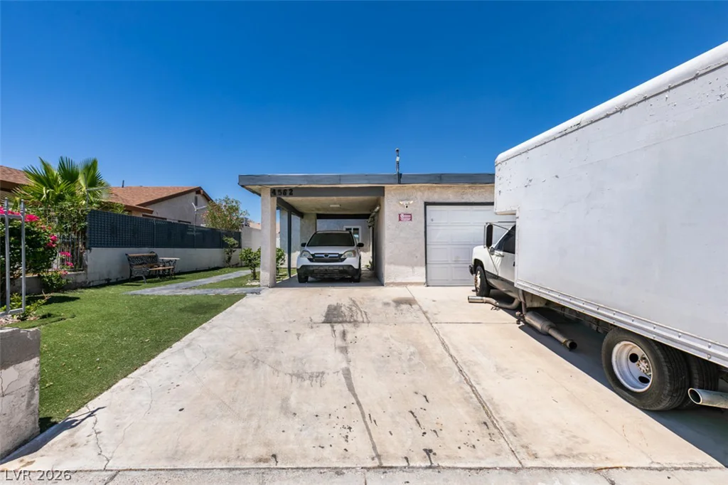 4562 Via San Rafael, Las Vegas, NV 89103