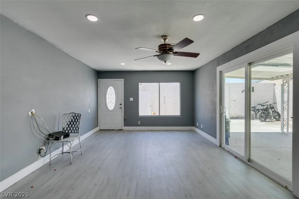 4562 Via San Rafael, Las Vegas, NV 89103