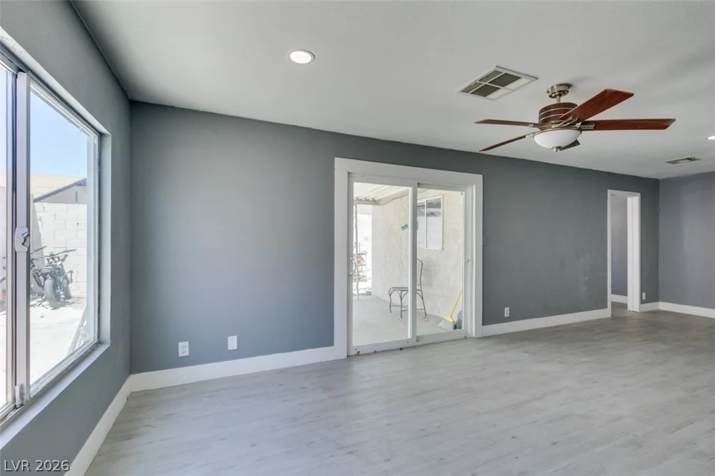 4562 Via San Rafael, Las Vegas, NV 89103