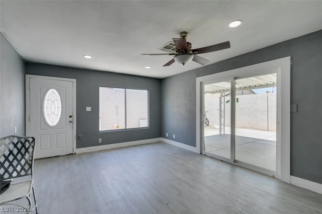 4562 Via San Rafael, Las Vegas, NV 89103