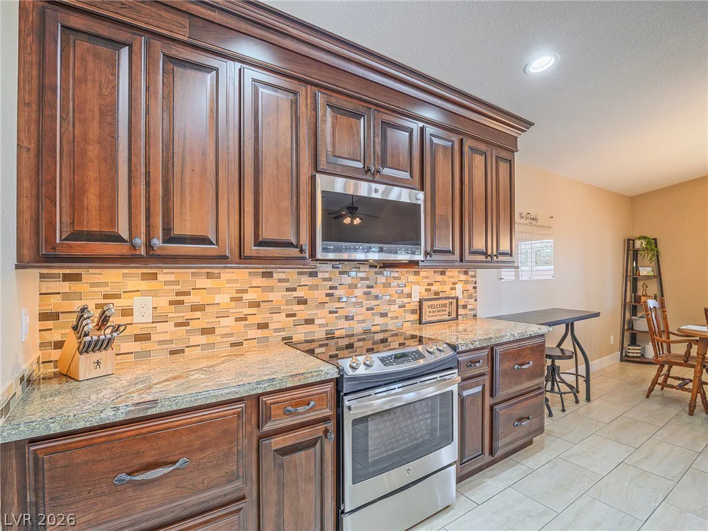 6608 Ruddock, North Las Vegas, NV 89084