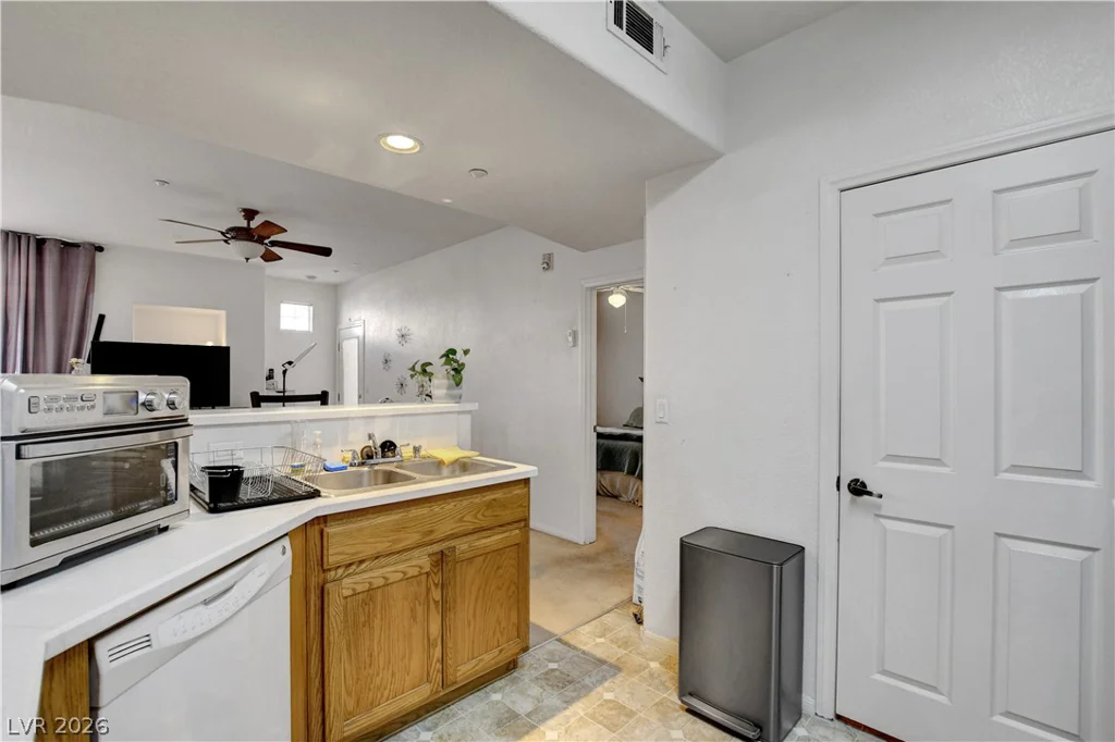 5855 Valley, North Las Vegas, NV 89031