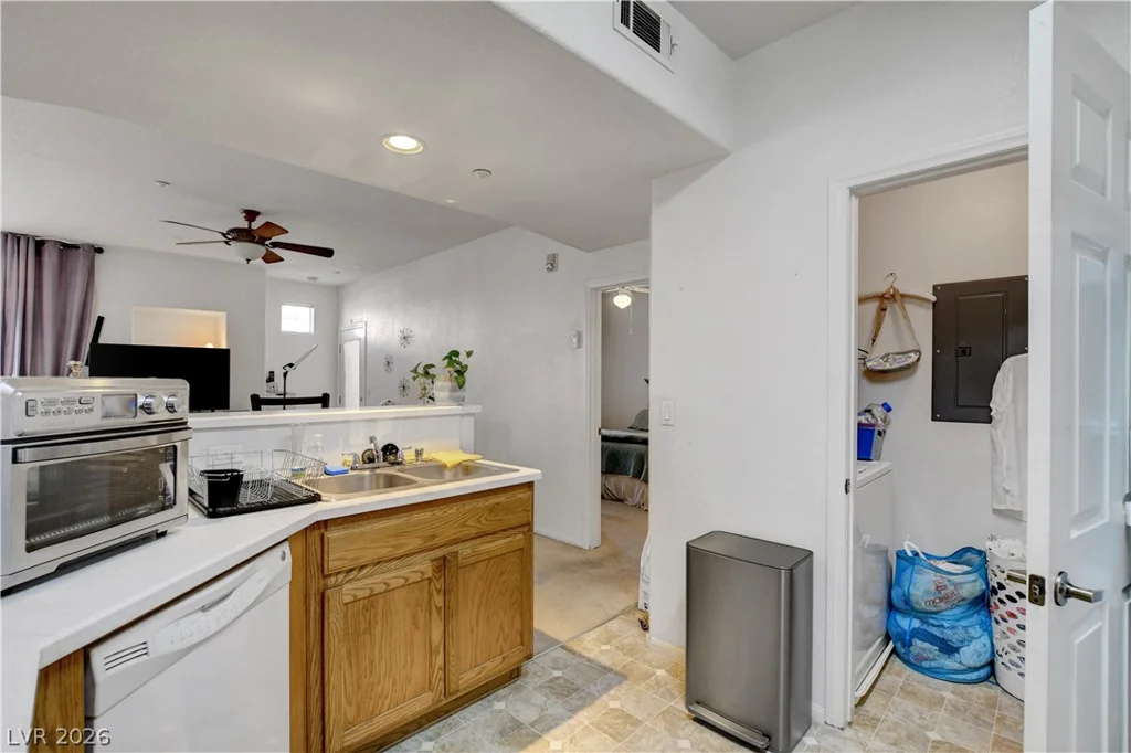 5855 Valley, North Las Vegas, NV 89031