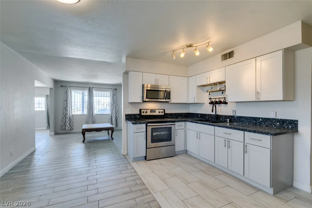 2737 Englestad, North Las Vegas, NV 89030