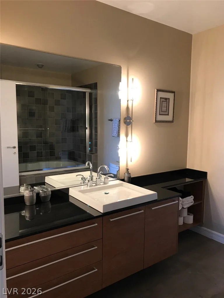 200 HOOVER, Las Vegas, NV 89101