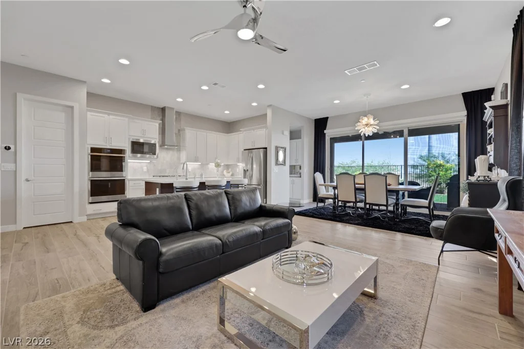 82 Nine Mile Creek, Las Vegas, NV 89138