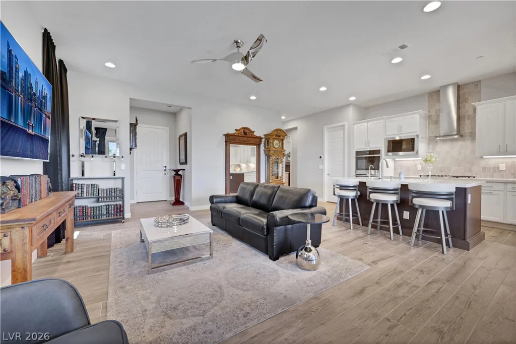 82 Nine Mile Creek, Las Vegas, NV 89138