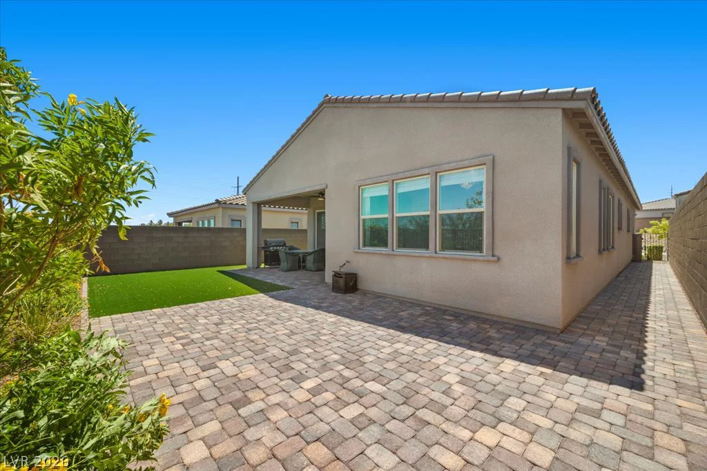 82 Nine Mile Creek, Las Vegas, NV 89138
