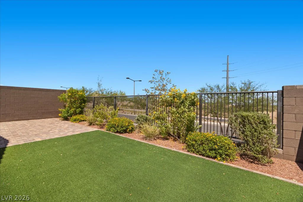82 Nine Mile Creek, Las Vegas, NV 89138