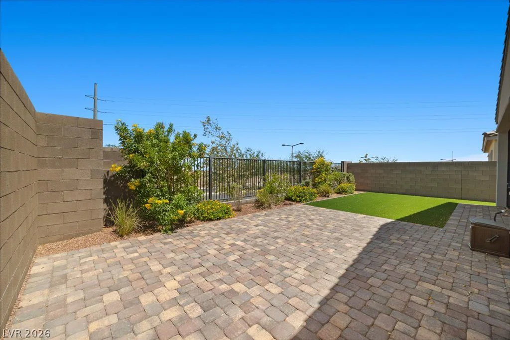 82 Nine Mile Creek, Las Vegas, NV 89138