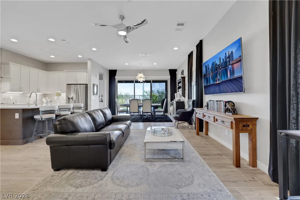 82 Nine Mile Creek, Las Vegas, NV 89138
