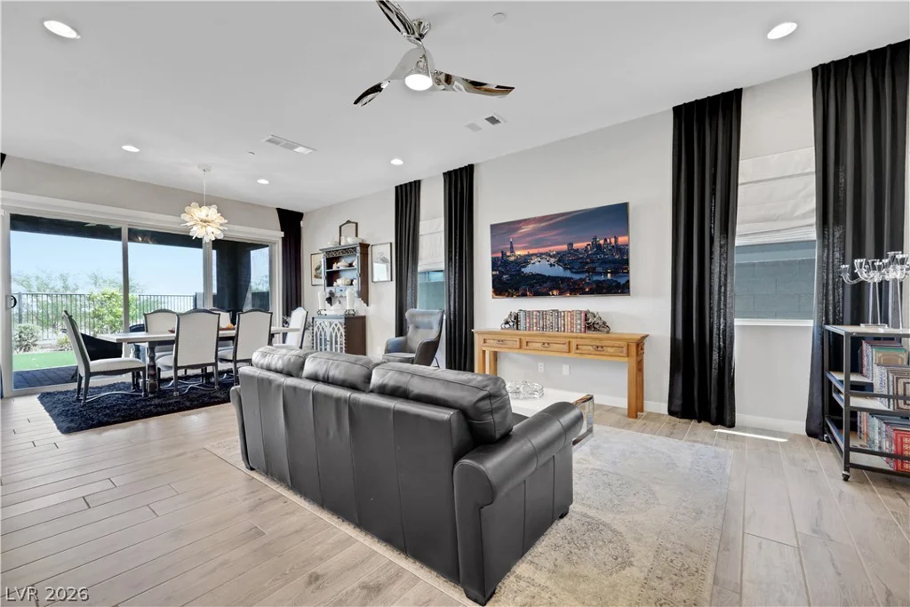 82 Nine Mile Creek, Las Vegas, NV 89138
