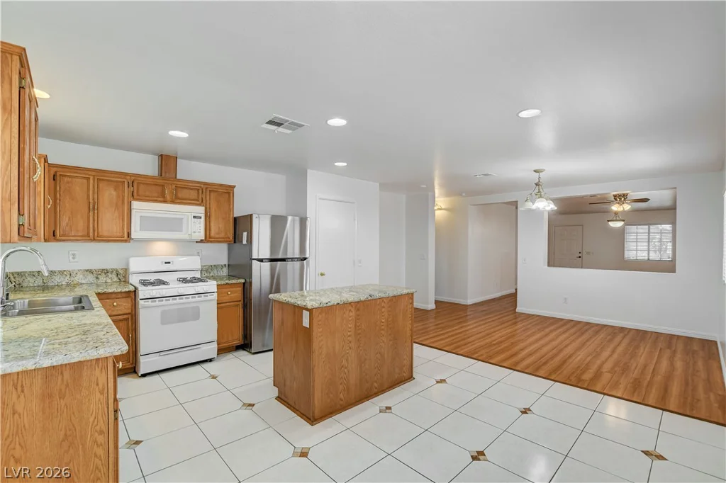 320 Searchlight, Las Vegas, NV 89110