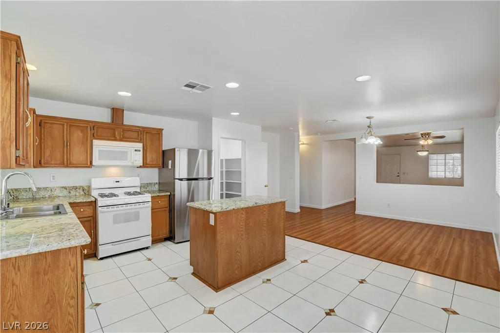 320 Searchlight, Las Vegas, NV 89110